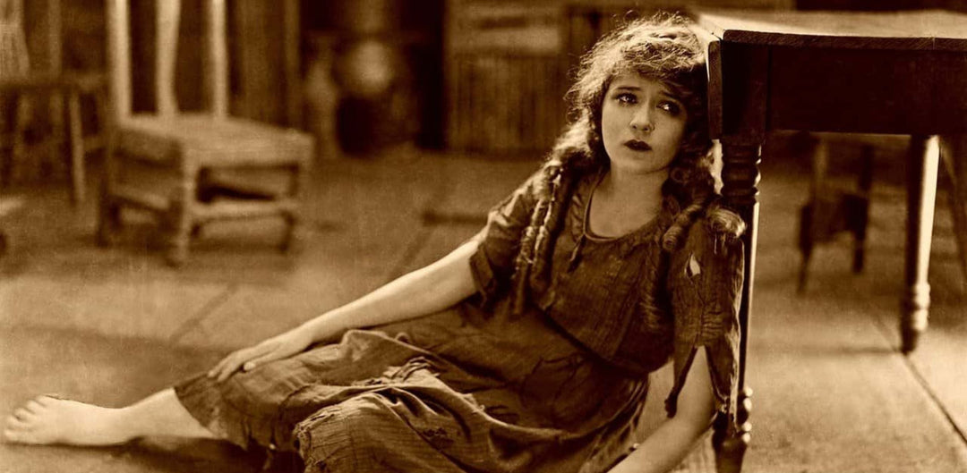 The Mary Pickford: Hollywood's Sweetheart in a Glass