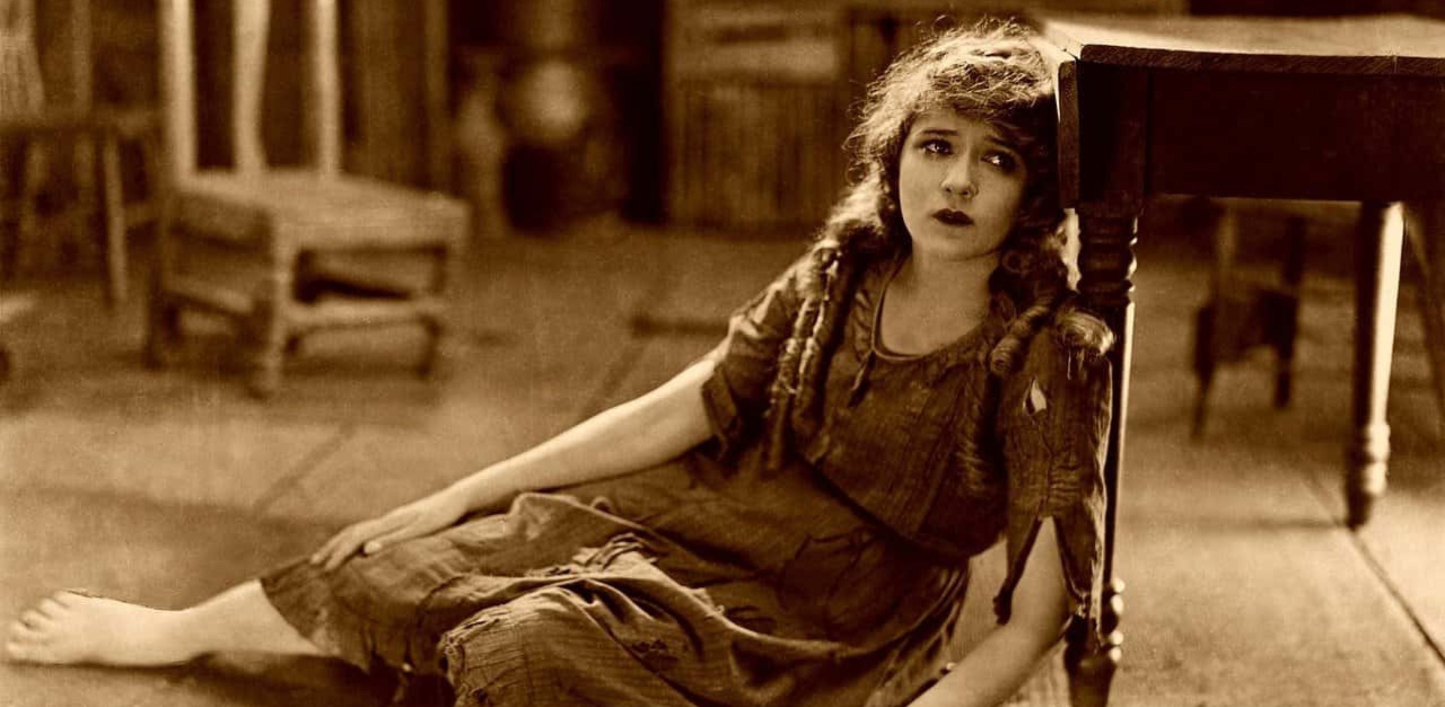 The Mary Pickford: Hollywood's Sweetheart in a Glass